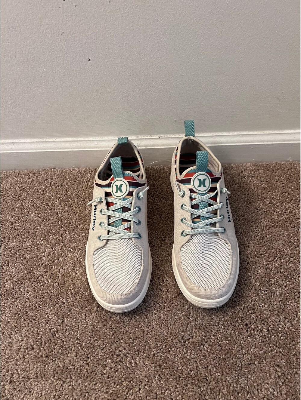 Hurley Womens Casual White Sneakers with Blue Accents Size 9